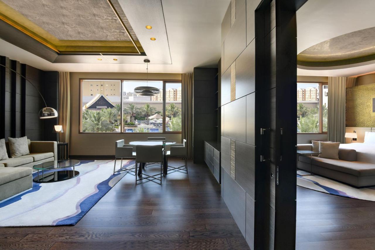 The Westin Doha Hotel & Spa Εξωτερικό φωτογραφία A suite at the Mandarin Oriental, Munich