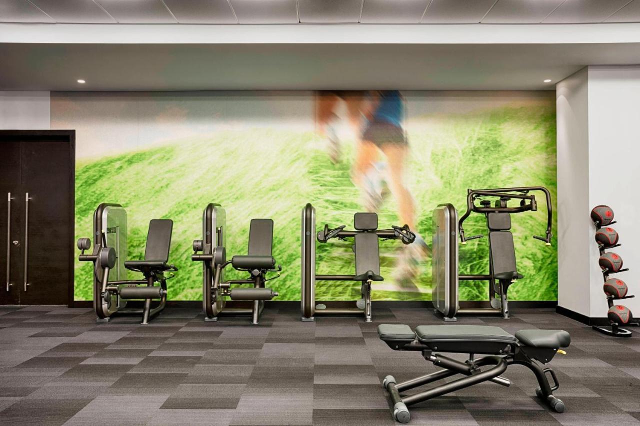 The Westin Doha Hotel & Spa Εξωτερικό φωτογραφία The gym at the 100 North Main Street building