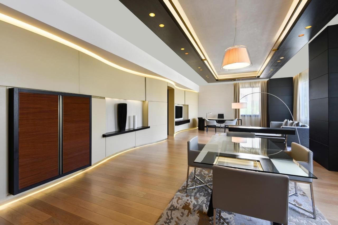 The Westin Doha Hotel & Spa Εξωτερικό φωτογραφία Office interior