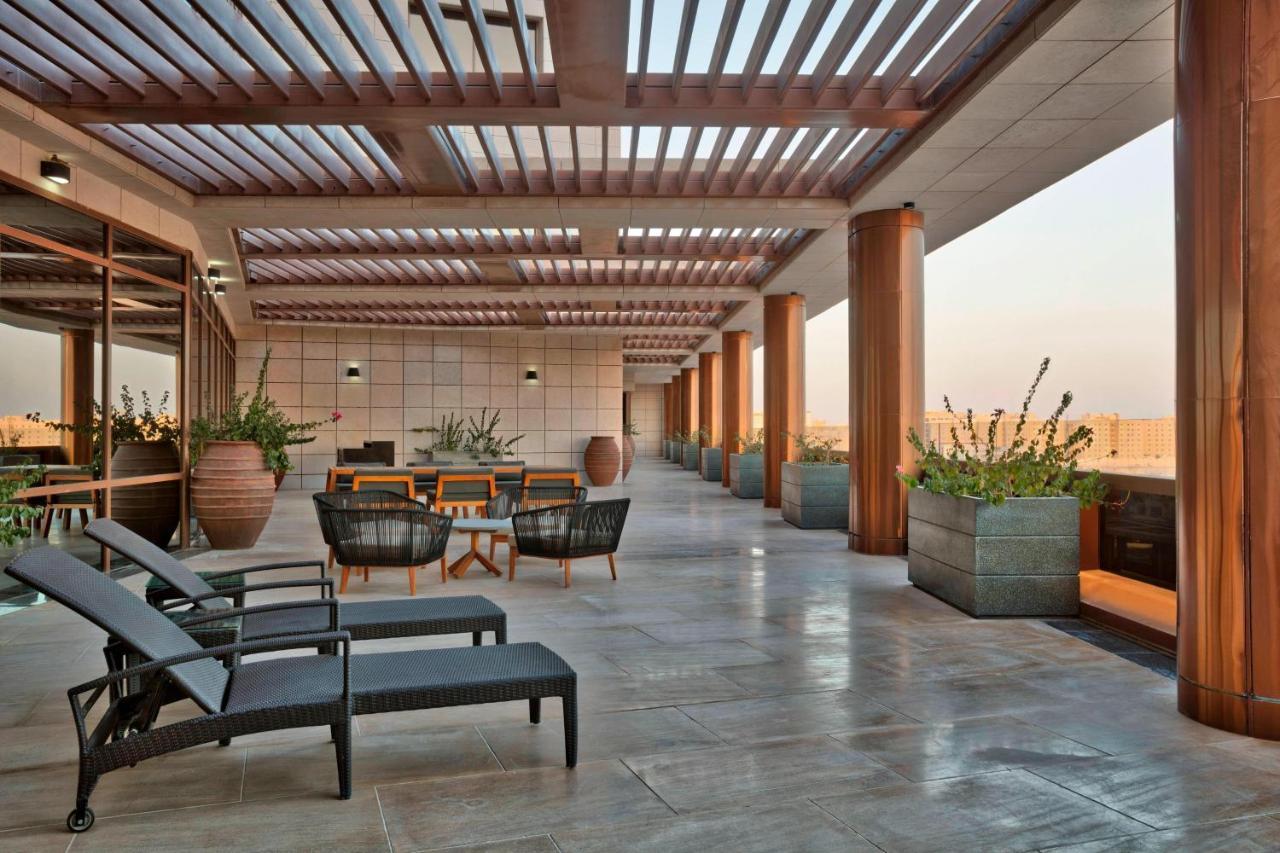 The Westin Doha Hotel & Spa Εξωτερικό φωτογραφία The rooftop pool at the Ritz-Carlton, Riyadh