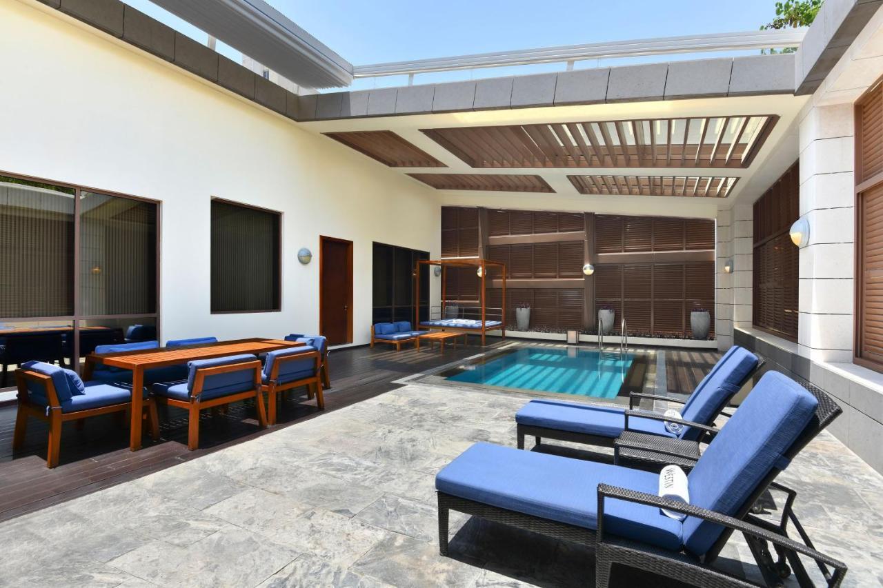 The Westin Doha Hotel & Spa Εξωτερικό φωτογραφία The pool at the hotel