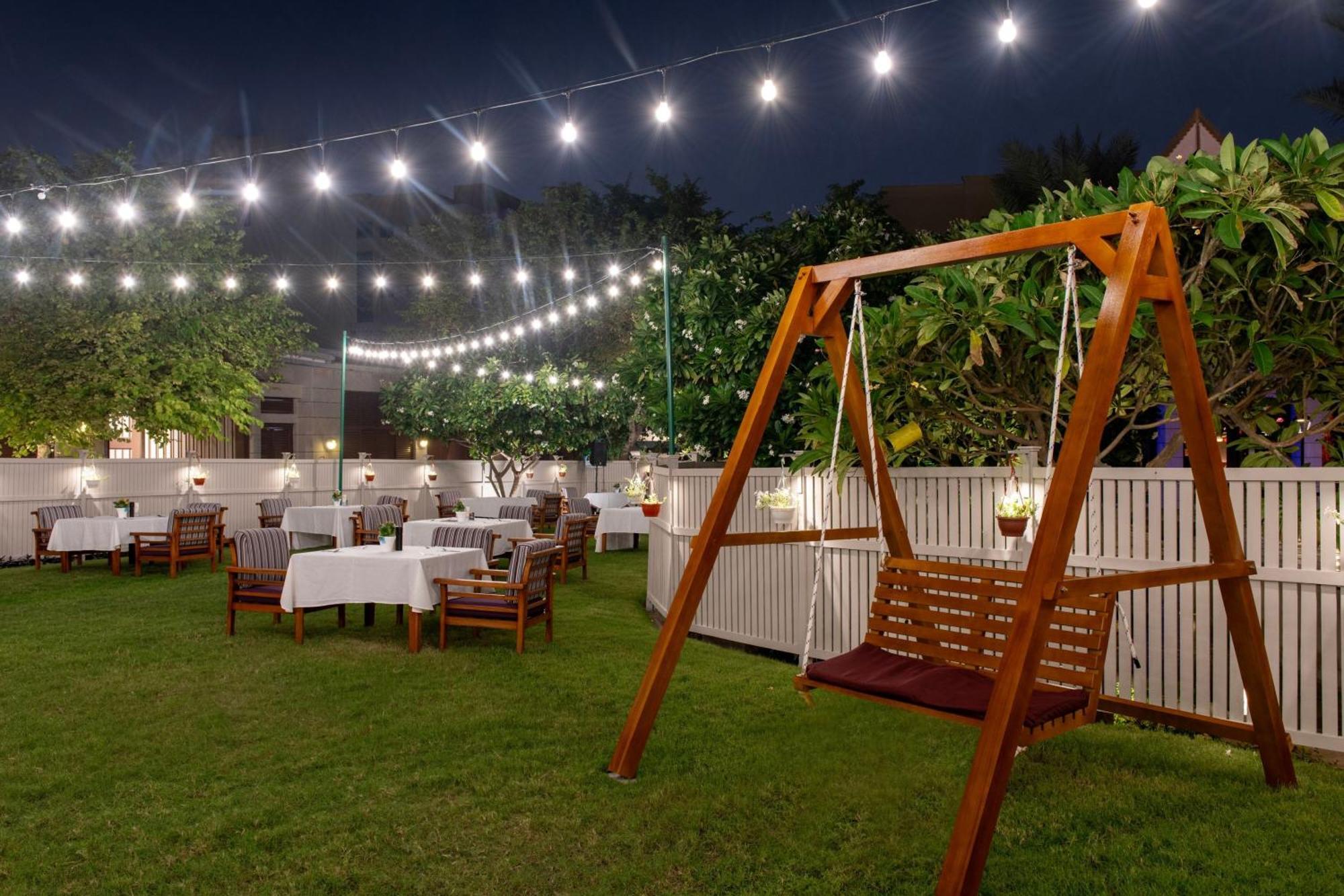 The Westin Doha Hotel & Spa Εξωτερικό φωτογραφία The Garden at the Standard East Village