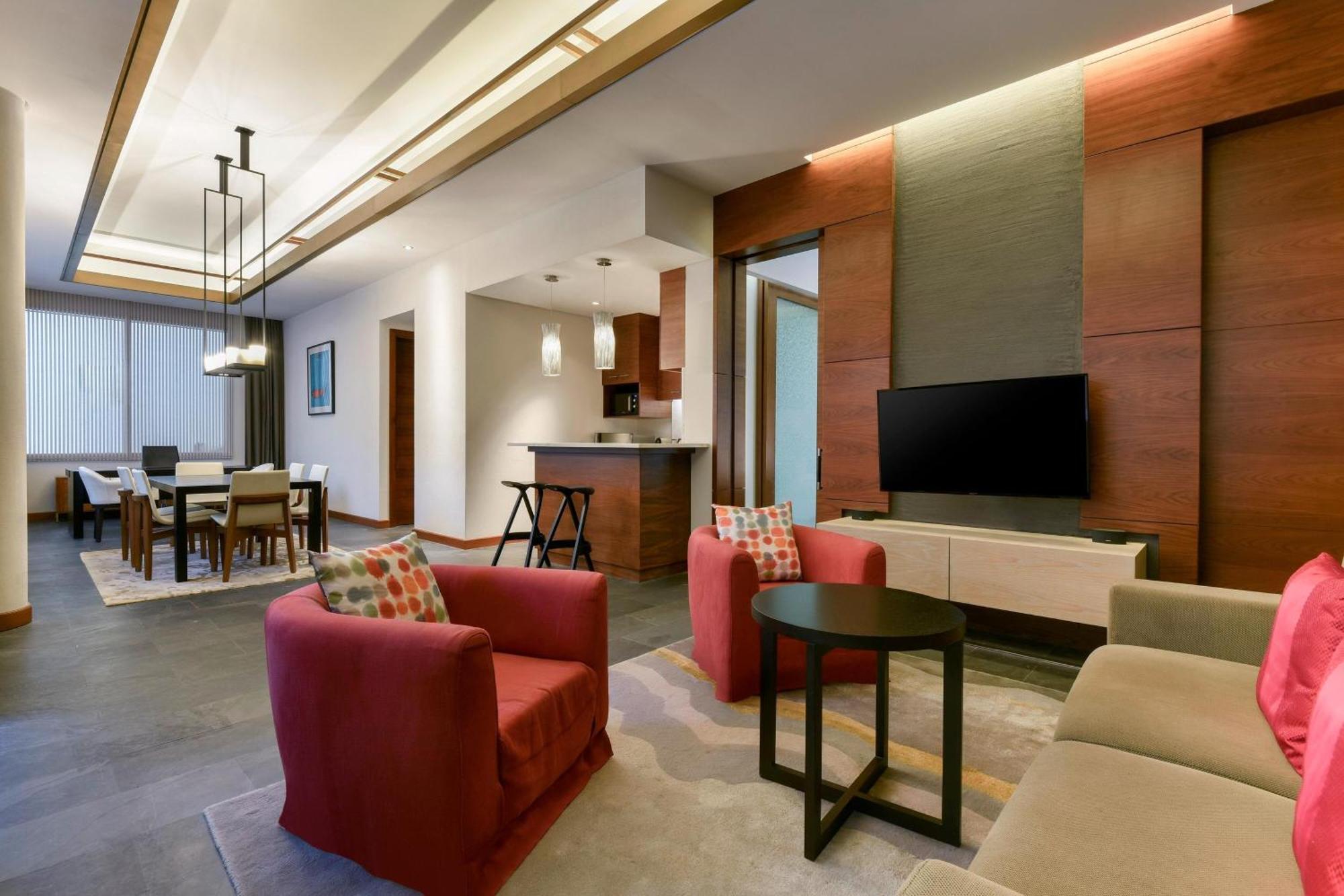 The Westin Doha Hotel & Spa Εξωτερικό φωτογραφία A suite at the hotel