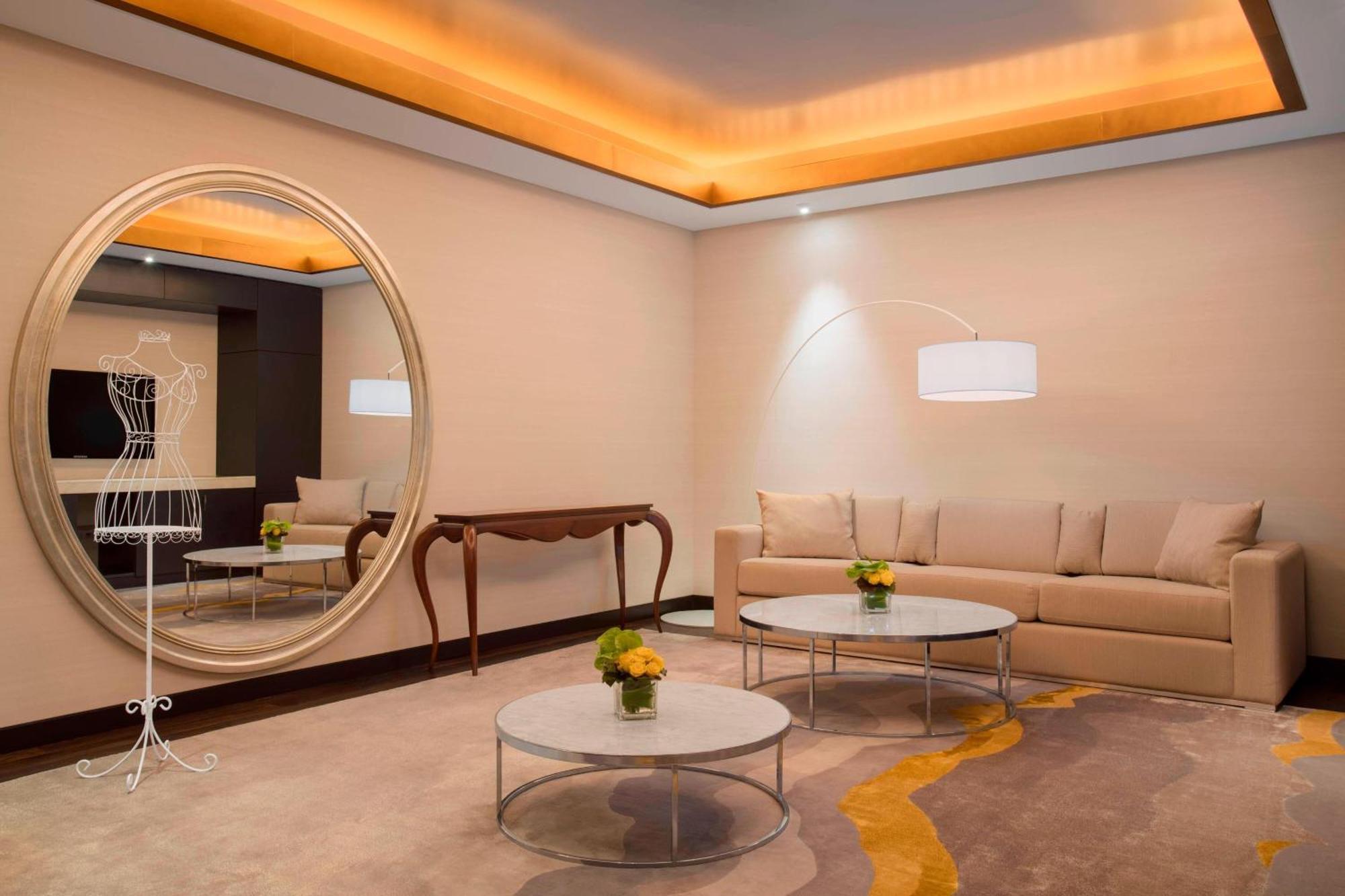 The Westin Doha Hotel & Spa Εξωτερικό φωτογραφία A suite at the hotel